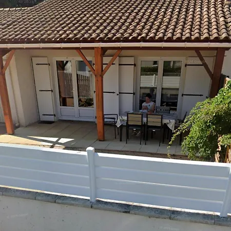 Maison De - A 200m