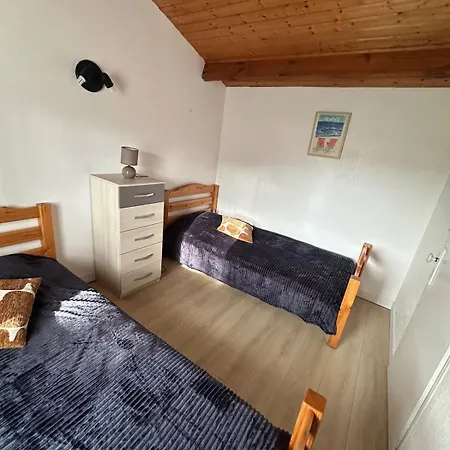 Maison De - A 200m